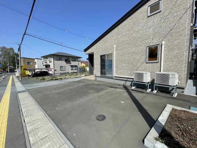 八戸市大字新井田字市子林の駐車場