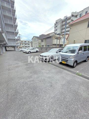 鶴見グリーンコートの駐車場