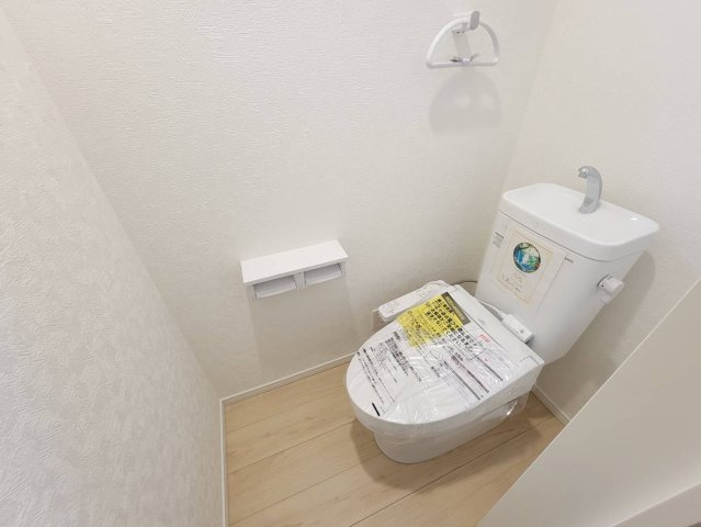 【Cradle garden】小山市横倉 第4-1期 全3棟のトイレ|〇3号棟〇
温度調整や洗浄強さも細かく設定でき、いつでも快適！
二オイ対策や節電モードなど多機能で、暮らしの満足度を高める設備です☆
※2026年4月撮影