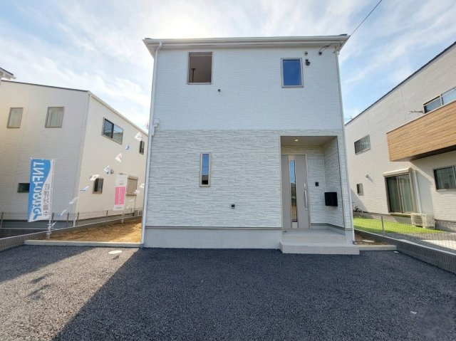【Cradle garden】小山市横倉 第4-1期 全3棟の外観|〇3号棟〇
水回り集中型プランの３号棟！
洗面室が回遊動線になっているので、朝の身支度で渋滞する心配がありません☆
※2026年4月撮影