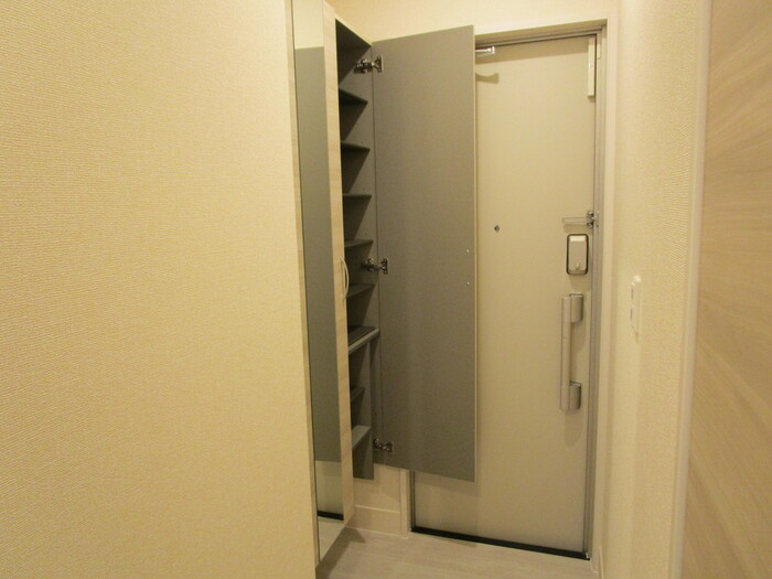 ガルデ妙典の玄関