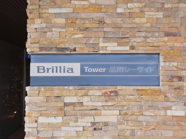 ■【signboard】シックな装いあふれる看板ですね。