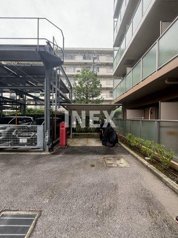 横浜市鶴見区下野谷町１丁目の賃貸マンションの駐車場