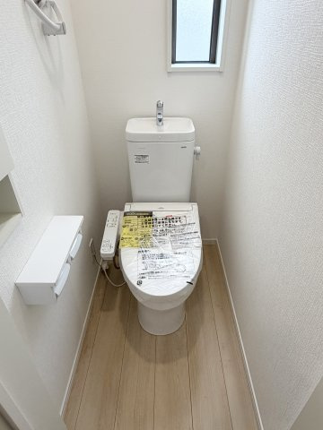 【トイレ】 | クレイドルガーデン岡山市北区西辛川第7 (全1棟) | トイレ(2階)