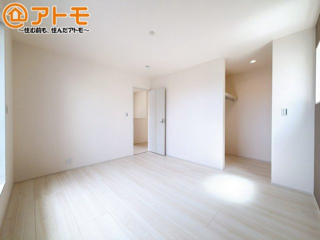 【寝室】 | 沼津市東間門　新築一戸建て　1号棟 | 毎日すごす部屋の広さや陽当りも気になるポイントですね！現地で体感してみてください♪