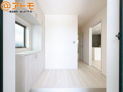 【玄関】 | 沼津市東間門　新築一戸建て　1号棟 | 玄関は収納付きで使い勝手良好♪見た目もすっきり♪
