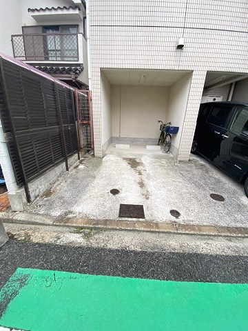 シェルコート南甲子園の駐車場