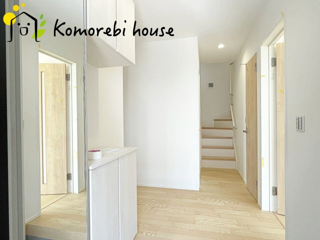 上尾市浅間台418①　新築一戸建ての玄関|収納もある玄関です