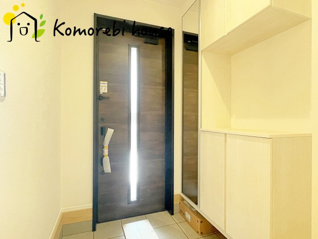 上尾市浅間台418①　新築一戸建ての玄関|収納もある玄関です