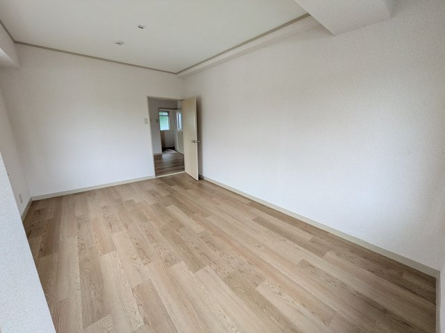 メゾン寺尾台の洋室