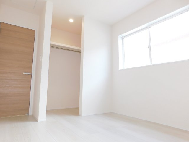 海部郡大治町大字西條字西之割の新築一戸建の洋室|◇２階洋室◇　　明るい洋室５．２５帖　ウォークインクローゼット完備！
