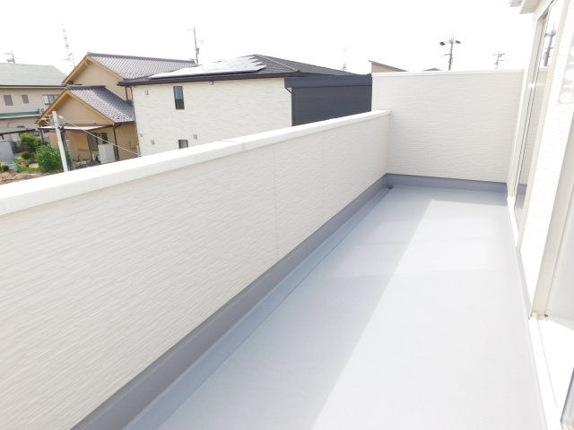海部郡大治町大字西條字西之割の新築一戸建のバルコニー|◇バルコニー◇　　２部屋から出入りできるワイドバルコニー♪