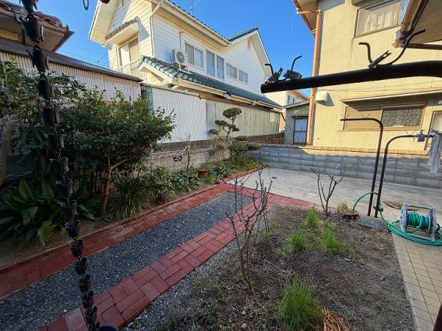  福山市御幸町 中古住宅の前面道路含む現地写真