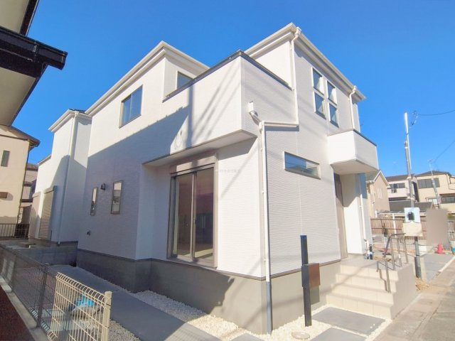 富士見市水谷東１丁目の新築一戸建の外観|2026年2月撮影　
心地よい温度環境で快適なZEH省エネ住宅全4棟！
駐車スペースは2台分あり、セカンドカー利用も可能です。
資料請求やご見学などお気軽にお問い合わせください。
