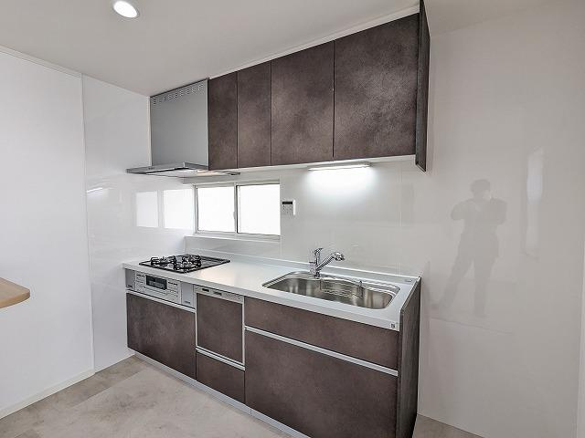 津田東町1丁目　中古一戸建てのキッチン|システムキッチン　食器洗い乾燥機
■物件内覧・資金計画相談・住宅ローン相談、リフォーム相談、お問合せ受付中■
※当日・翌日のご内覧、ご相談はお電話でのお問合せがスムーズです！