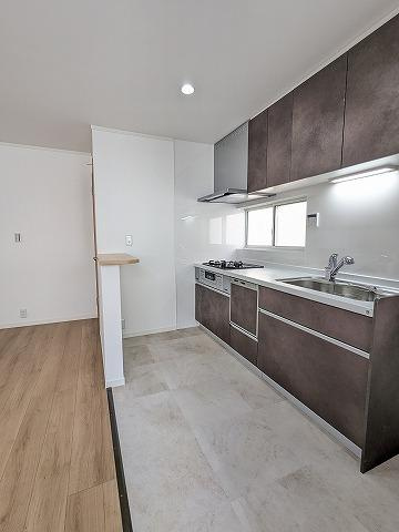 津田東町1丁目　中古一戸建てのキッチン|LDK11.7帖
■物件内覧・資金計画相談・住宅ローン相談、リフォーム相談、お問合せ受付中■
※当日・翌日のご内覧、ご相談はお電話でのお問合せがスムーズです！