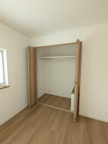 津田東町1丁目　中古一戸建ての収納|洋室のクローゼット
■物件内覧・資金計画相談・住宅ローン相談、リフォーム相談、お問合せ受付中■
※当日・翌日のご内覧、ご相談はお電話でのお問合せがスムーズです！