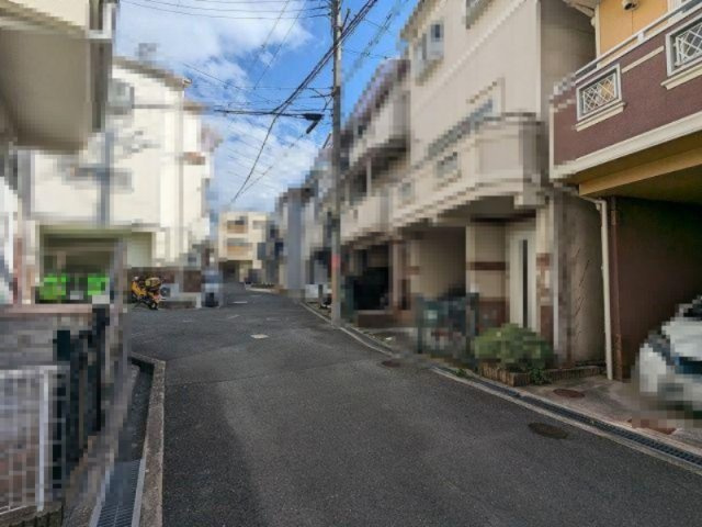 津田東町1丁目　中古一戸建ての前面道路含む現地写真|■物件内覧・資金計画相談・住宅ローン相談、リフォーム相談、お問合せ受付中■
※当日・翌日のご内覧、ご相談はお電話でのお問合せがスムーズです！