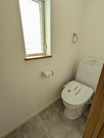 津田東町1丁目　中古一戸建てのトイレ|温水洗浄便座
■物件内覧・資金計画相談・住宅ローン相談、リフォーム相談、お問合せ受付中■
※当日・翌日のご内覧、ご相談はお電話でのお問合せがスムーズです！