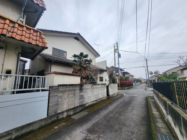 高崎市上中居町売土地の前面道路含む現地写真