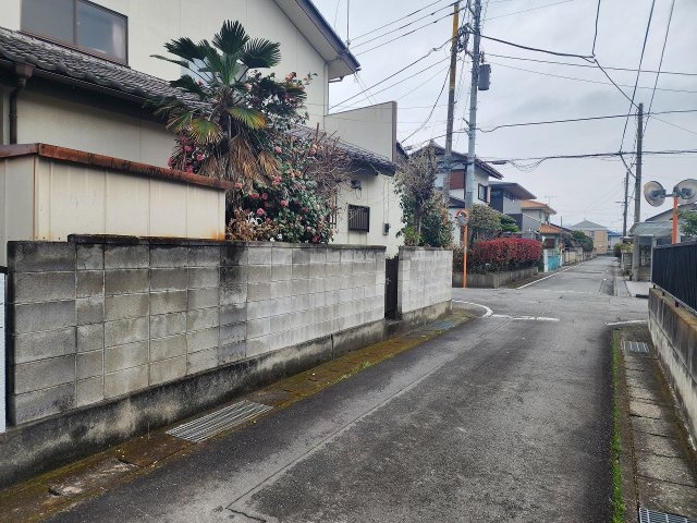 高崎市上中居町売土地の前面道路含む現地写真