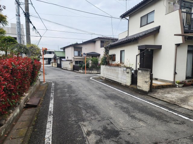 高崎市上中居町売土地の前面道路含む現地写真