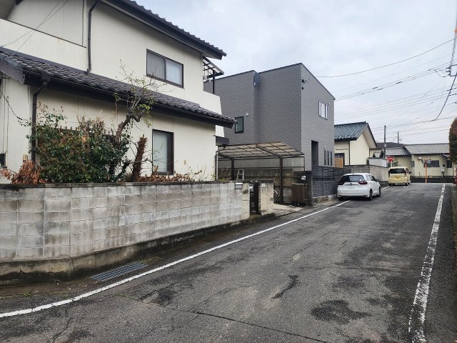 高崎市上中居町売土地の前面道路含む現地写真