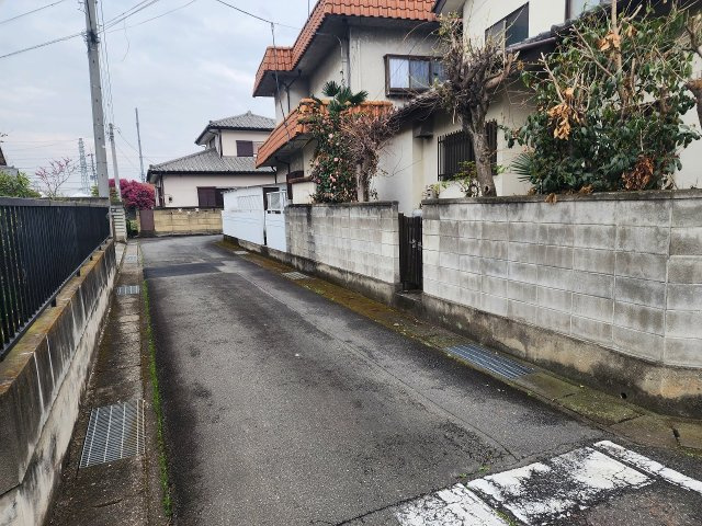 高崎市上中居町売土地の前面道路含む現地写真