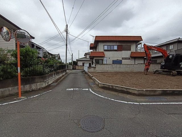 高崎市上中居町売土地の前面道路含む現地写真