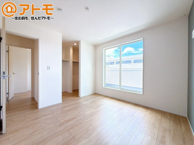 【寝室】 | 沼津市東間門　新築一戸建て　2号棟 | 毎日すごす部屋の広さや陽当りも気になるポイントですね！現地で体感してみてください♪