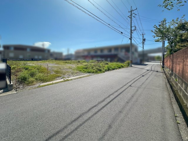 鈴鹿市安塚町の前面道路含む現地写真