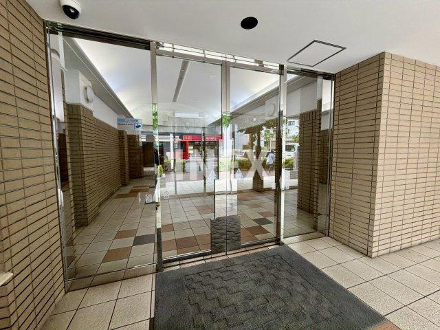 横浜市戸塚区品濃町の賃貸マンションのエントランス