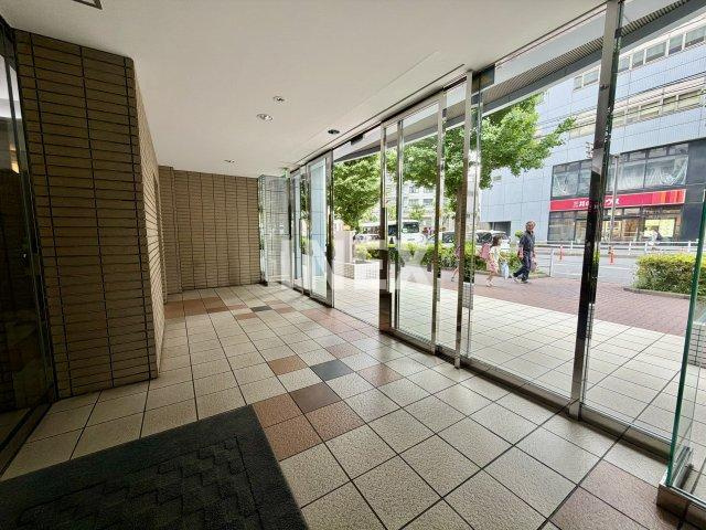 横浜市戸塚区品濃町の賃貸マンションのエントランス