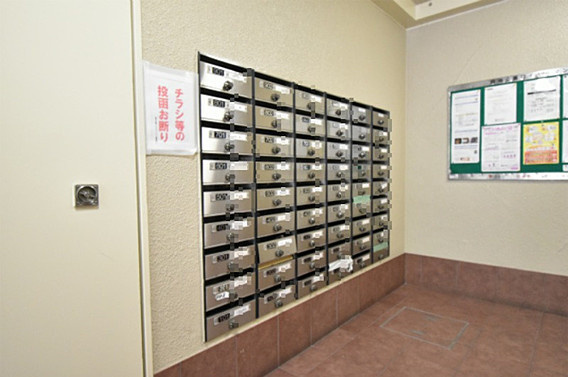 緑地公園ロイヤルマンションの外観