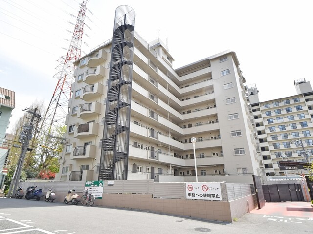 緑地公園ロイヤルマンションの外観