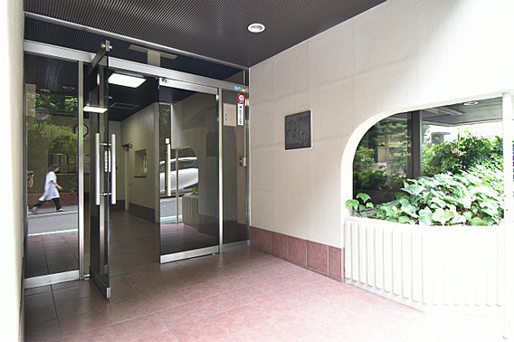 緑地公園ロイヤルマンションの外観
