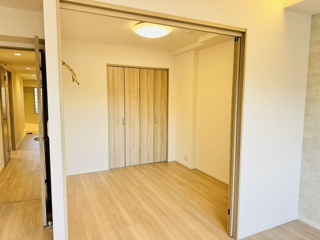 フェアヒルズ南大沢シエルコートの洋室|～リビングに隣接している4.5帖の洋室です～