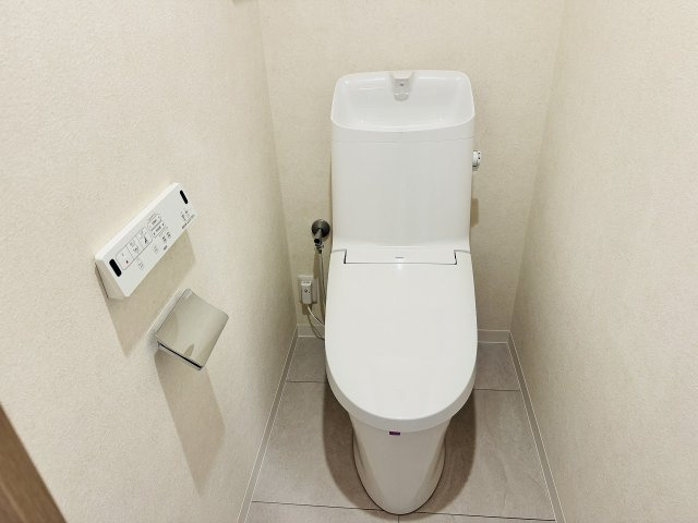 フェアヒルズ南大沢シエルコートのトイレ|～新規交換済、暖房温水洗浄機能付きトイレ　冬場は特に嬉しい機能ですね～