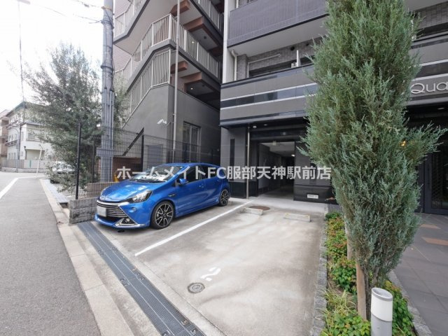グランカリテ塚本の駐車場