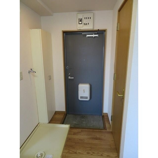 ハイツヤスハラの玄関