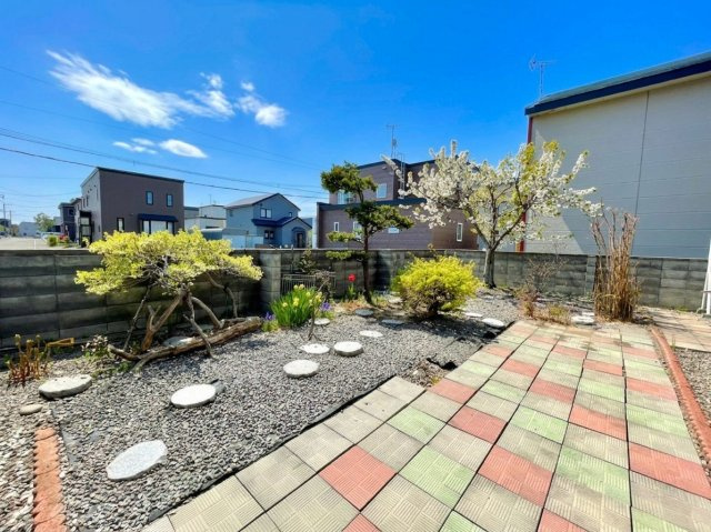 東苗穂8条1丁目　一戸建ての庭