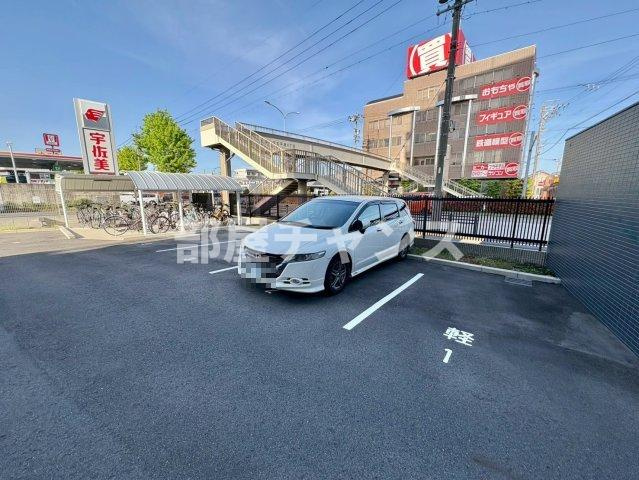 LAPIS TWOLESの駐車場