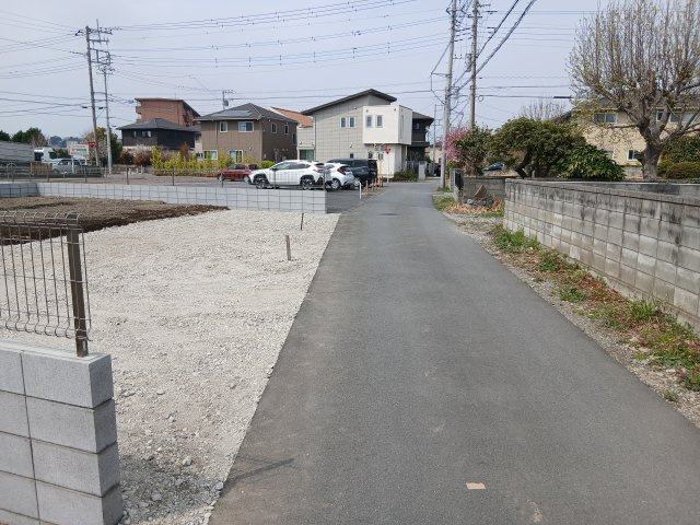 リーブルガーデン．S　熊谷拾六間第６　の前面道路含む現地写真|１号棟現地前面道路（2026年03月30日）撮影