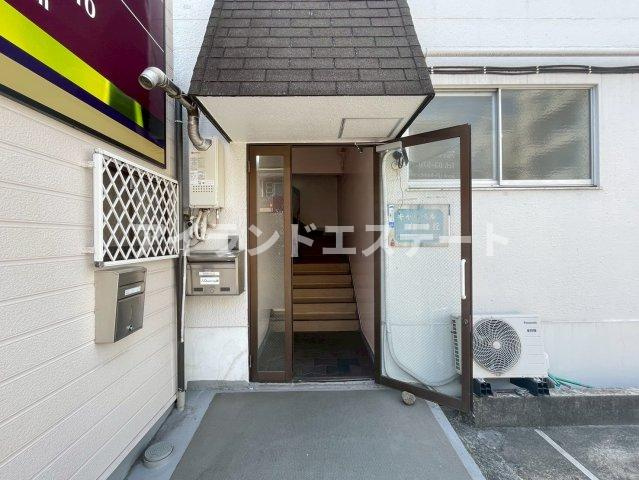 キャッスル自由が丘　ペット相談　事務所相談　3方角住戸のエントランス