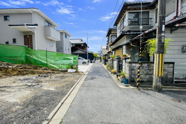 深草願成町の前面道路含む現地写真