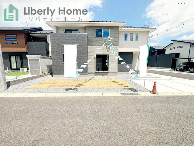 ワイウッドコート土浦市神立町第１期　新築戸建　10号棟の駐車場