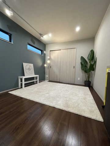 仲介手数料0円！Cherim庄内通Westの居間・リビング