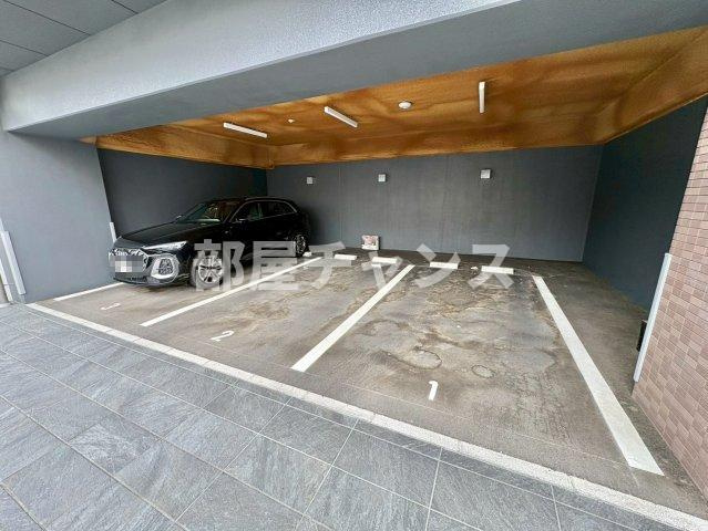 ザ・シンフォニア新栄の駐車場