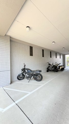 ジークレフ武庫川公園の駐車場|バイク置き場