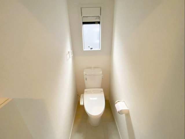 粕屋町長者原東７丁目 中古戸建のトイレ|2階にもトイレがあります！